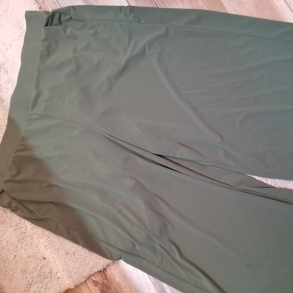 Torrid Capris - Picture 3 of 7